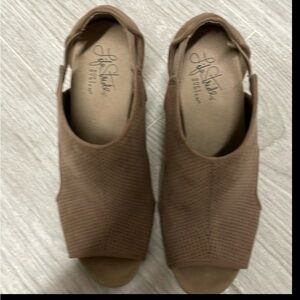 Tan Wedges Women Size 6